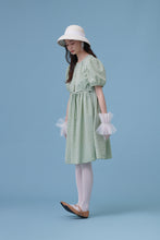 將圖片載入圖庫檢視器 品牌經典 Apricot Dress 綠格色 / 有如夏天第一口杏桃般的青澀 蝴蝶結綁帶澎袖洋裝