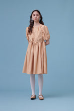 將圖片載入圖庫檢視器 品牌經典 Apricot Dress 杏桃色 / 有如夏天第一口杏桃般的青澀 蝴蝶結綁帶澎袖洋裝