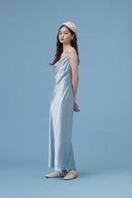 將圖片載入圖庫檢視器 Brooke Slip Dress / Brooke 是個性感的鄰居 光絲緞面質感細肩帶洋裝