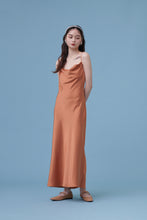 將圖片載入圖庫檢視器 Brooke Slip Dress / Brooke 是個性感的鄰居 光絲緞面質感細肩帶洋裝