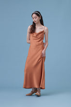 將圖片載入圖庫檢視器 Brooke Slip Dress / Brooke 是個性感的鄰居 光絲緞面質感細肩帶洋裝