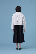 將圖片載入圖庫檢視器 Jessie Jacket / Jessie 是位好女孩 壓車線牛仔外套 白色 藏青