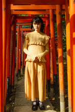 將圖片載入圖庫檢視器 Sunrise Knit Skirt 針織花瓣圓裙曙光黃