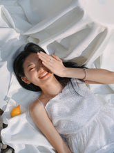 將圖片載入圖庫檢視器 Erika Top / Erika 是嬌小可愛的東京女孩 怦然綁帶質感上衣 黑色 白色