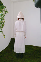 將圖片載入圖庫檢視器 Susana Sheer Skirt 輕奢羽毛長裙 米白 粉紅