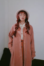 將圖片載入圖庫檢視器 Evelyn Trench Coat 楓紅色古董感風衣