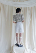 將圖片載入圖庫檢視器 Tiffany Blouse 澎袖蕾絲領上衣