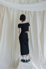 將圖片載入圖庫檢視器 Dear Irving Knit Set 繞頸澎袖 上衣裙子針織套組 墨黑