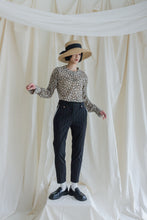 將圖片載入圖庫檢視器 William Vale Trousers 墨黑直紋鈕扣細節 直筒褲 Black Nuit