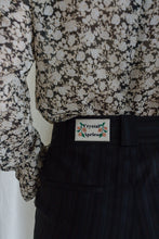 將圖片載入圖庫檢視器 William Vale Trousers 墨黑直紋鈕扣細節 直筒褲 Black Nuit