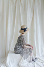 將圖片載入圖庫檢視器 Little Collins Dress 澎袖細帶腰身洋裝 Midi 墨黑盛花