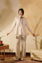 將圖片載入圖庫檢視器 Snow Suede Blouse 極細麂皮襯衫霧粉