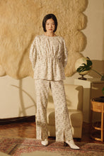 將圖片載入圖庫檢視器 The Garden Blouse 冬日之花花瓣上衣