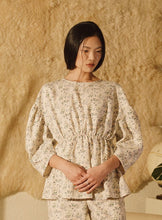 將圖片載入圖庫檢視器 The Garden Blouse 冬日之花花瓣上衣
