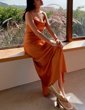 將圖片載入圖庫檢視器 Brooke Slip Dress / Brooke 是個性感的鄰居 光絲緞面質感細肩帶洋裝