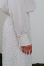 將圖片載入圖庫檢視器 Lisa Blouse 絲綢感香檳米白 長袖襯衫

