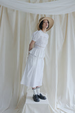 將圖片載入圖庫檢視器 Lady Mendl&#39;s Lace Blouse 蕾絲澎袖上衣 White 雲朵白
